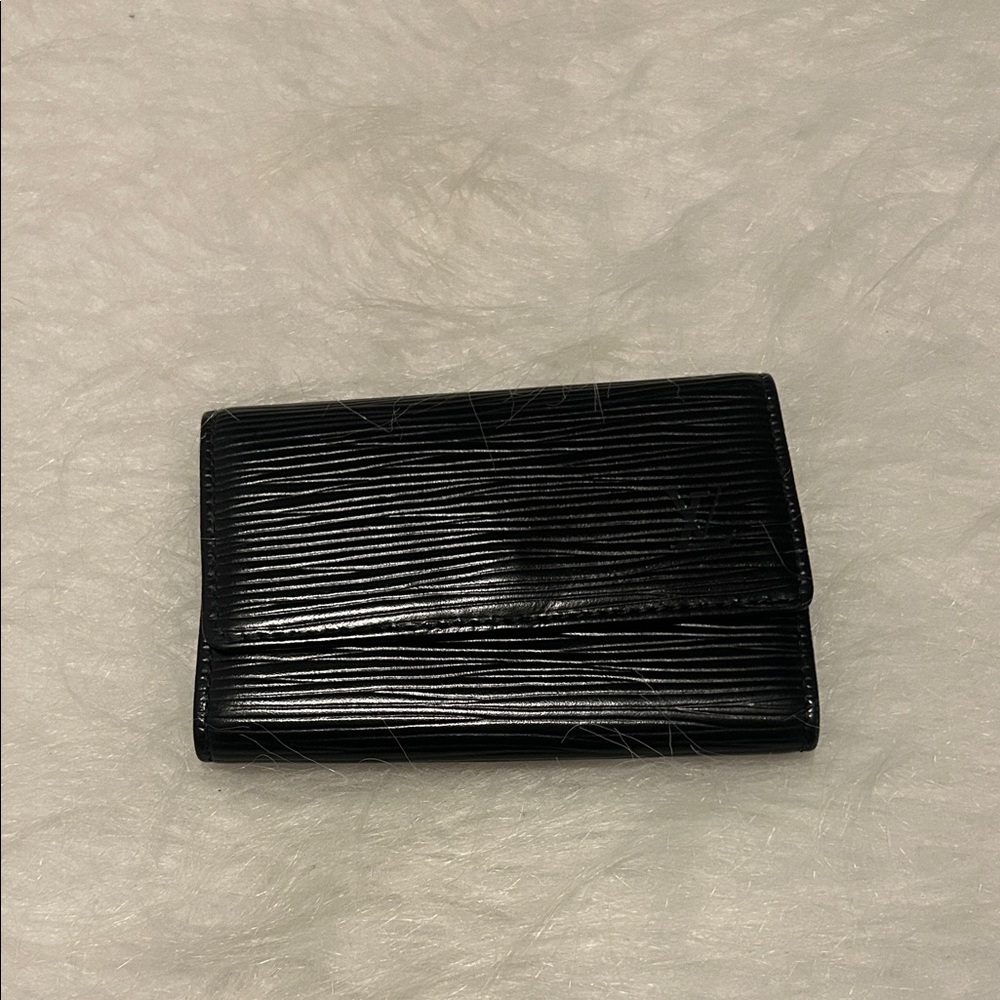 Louis Vuitton black Epi leather 5 key holder